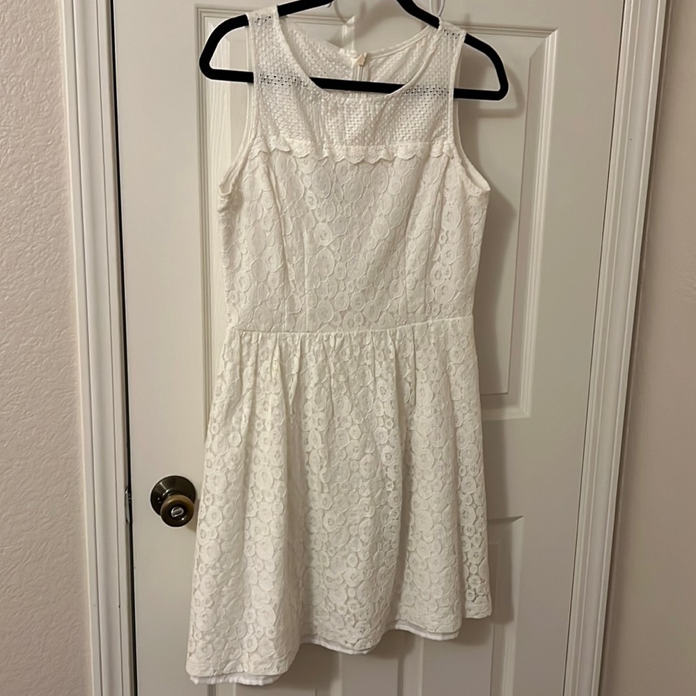 Sleeveless White Lace Cocktail Dress